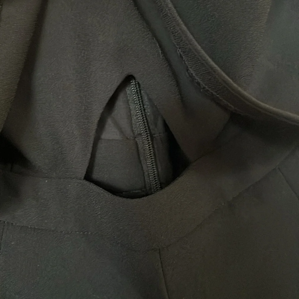 NWT Express Women’s Black Strapless Jumpsuit with Cutout - Size 4 - Picture 5 of 7